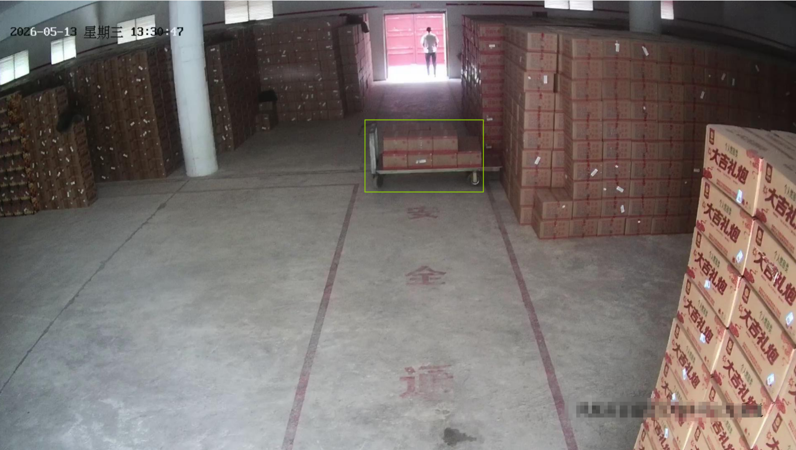 烟花爆竹仓库通道监控画面